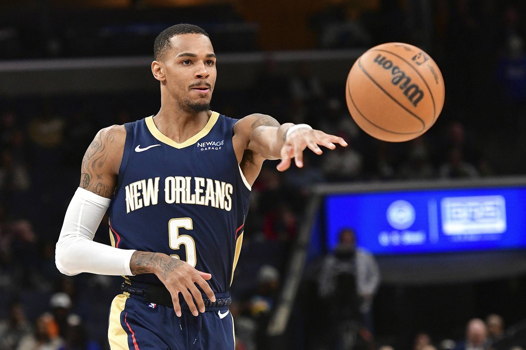 贯穿整个赛 贯穿整个赛