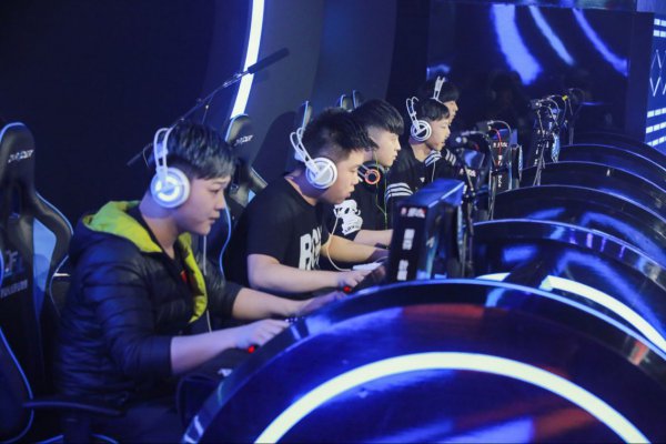 殿中掀起波 殿中掀起波