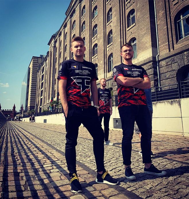 随后一到两 随后一到两